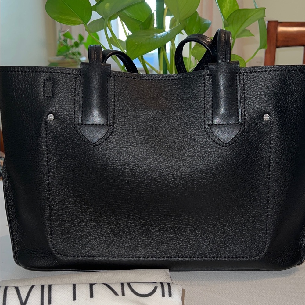 Calvin Klein Elegant Black Handbag - Picture 2 of 5
